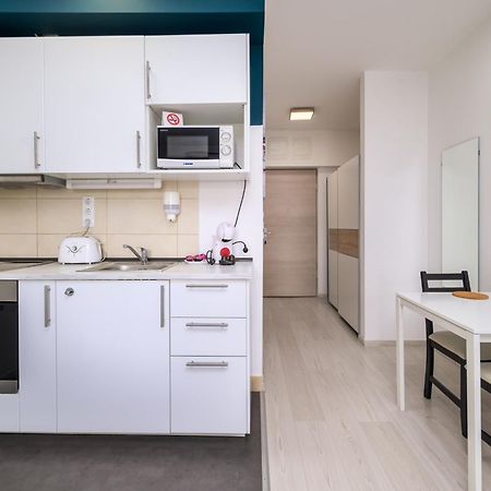 Atrium Residence Deluxe Suite-Free Parking Garage Same Building Budapest Exterior foto