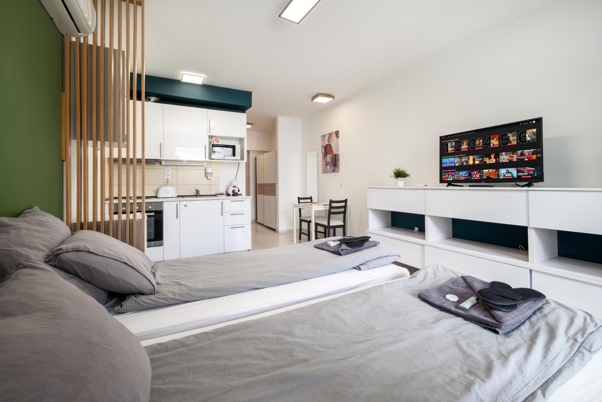Atrium Residence Deluxe Suite-Free Parking Garage Same Building Budapest Exterior foto