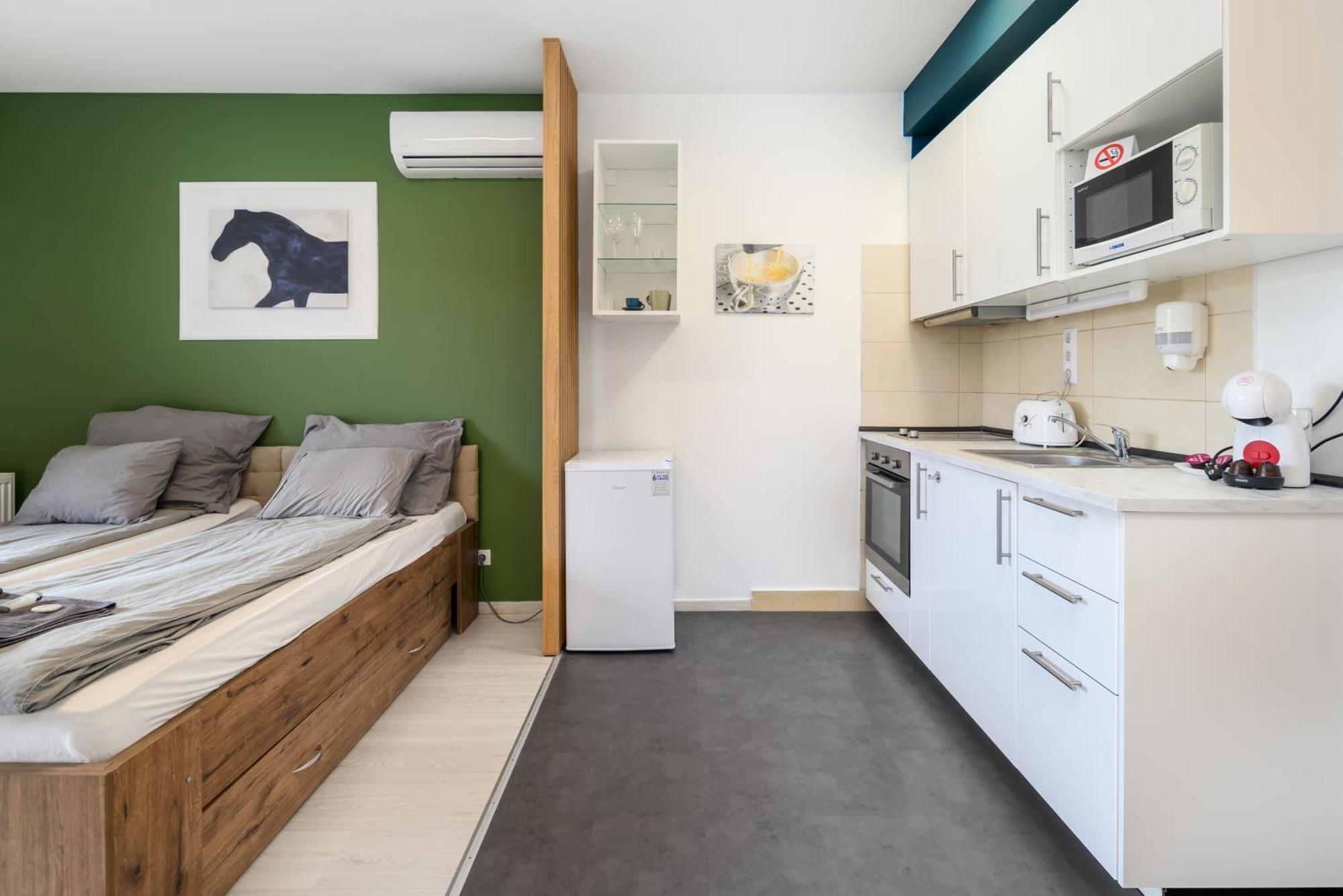 Atrium Residence Deluxe Suite-Free Parking Garage Same Building Budapest Exterior foto