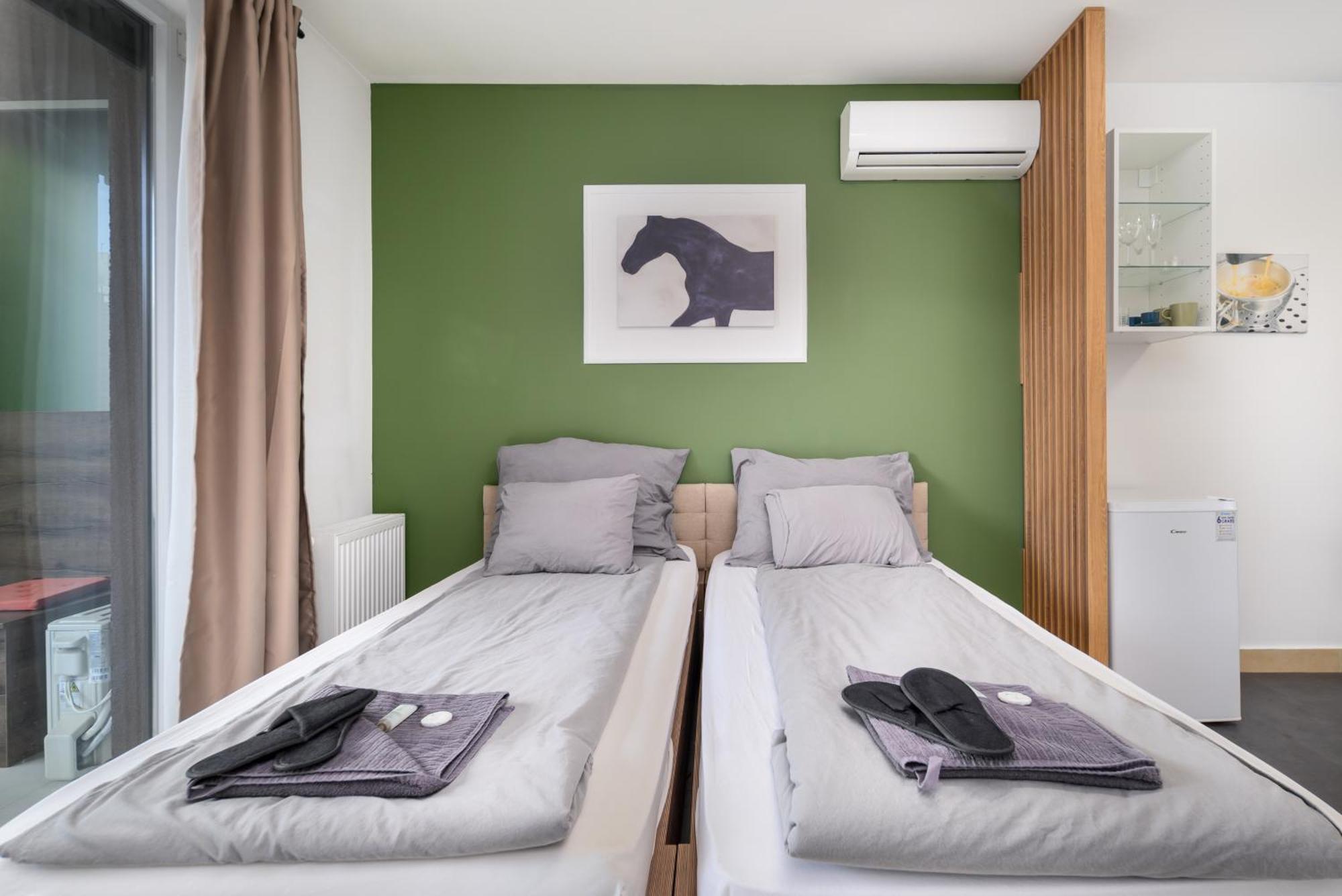 Atrium Residence Deluxe Suite-Free Parking Garage Same Building Budapest Exterior foto